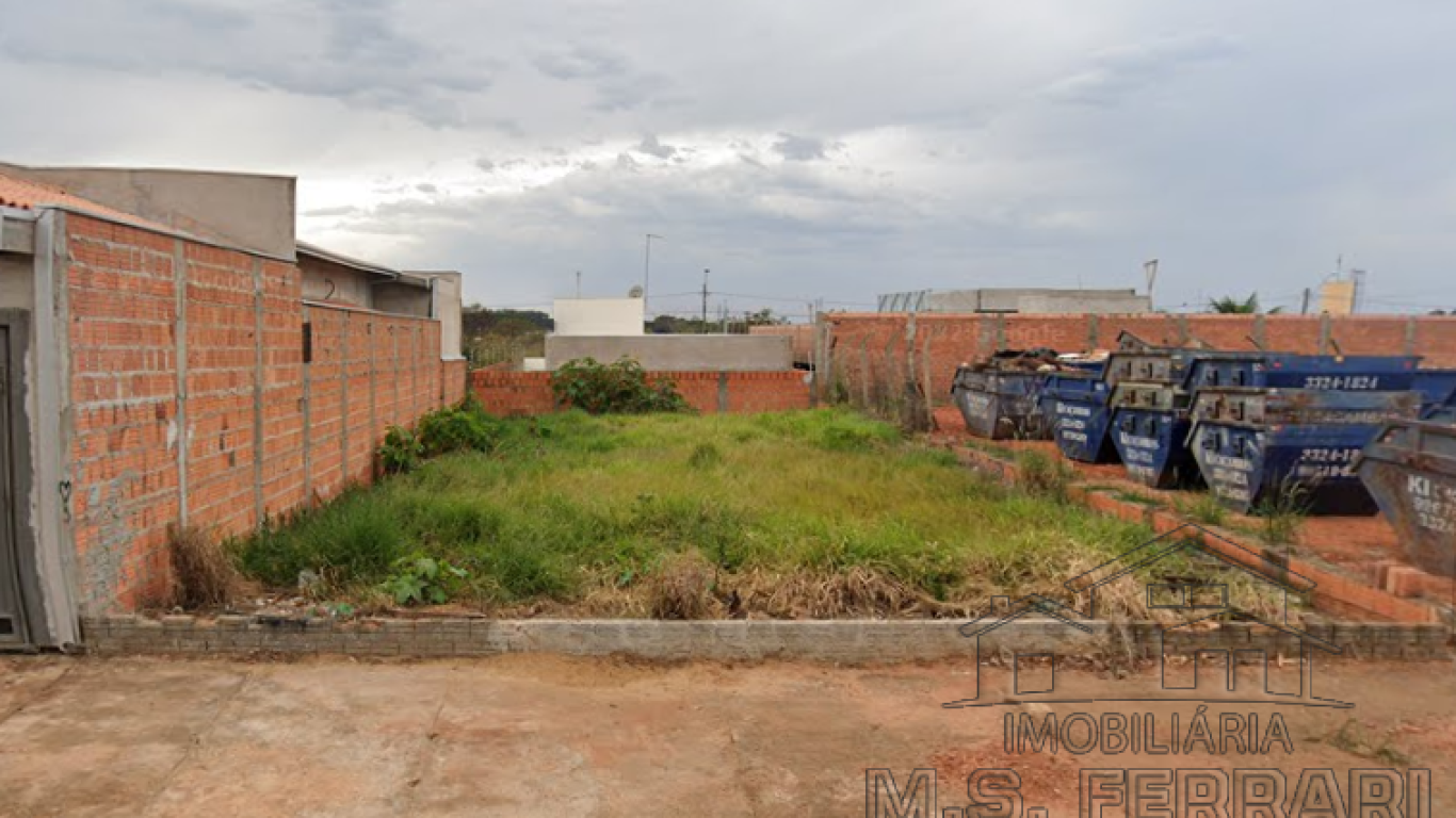 Terreno à Venda.