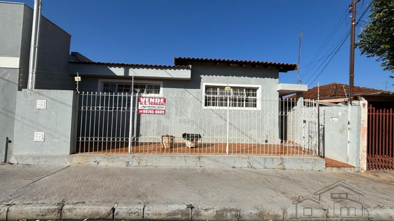 CASA NA Vila Clementina em Assis