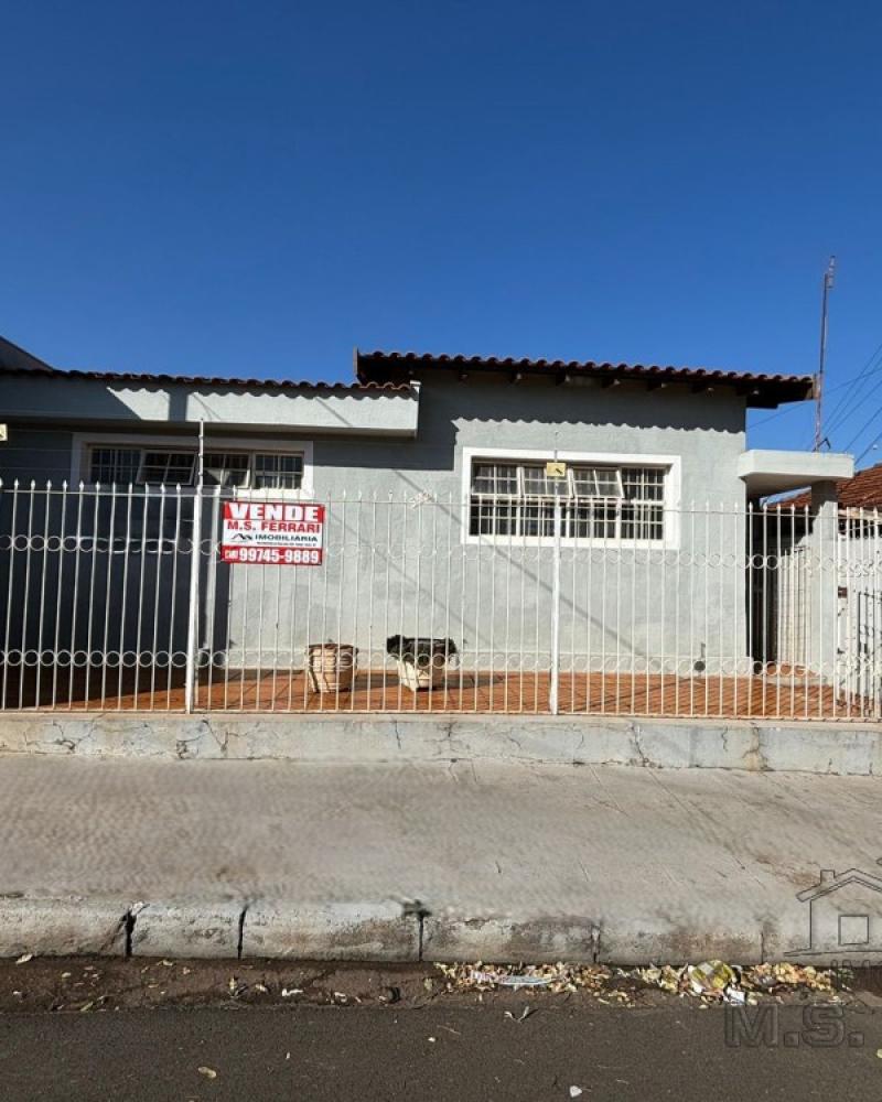 CASA NA Vila Clementina em Assis