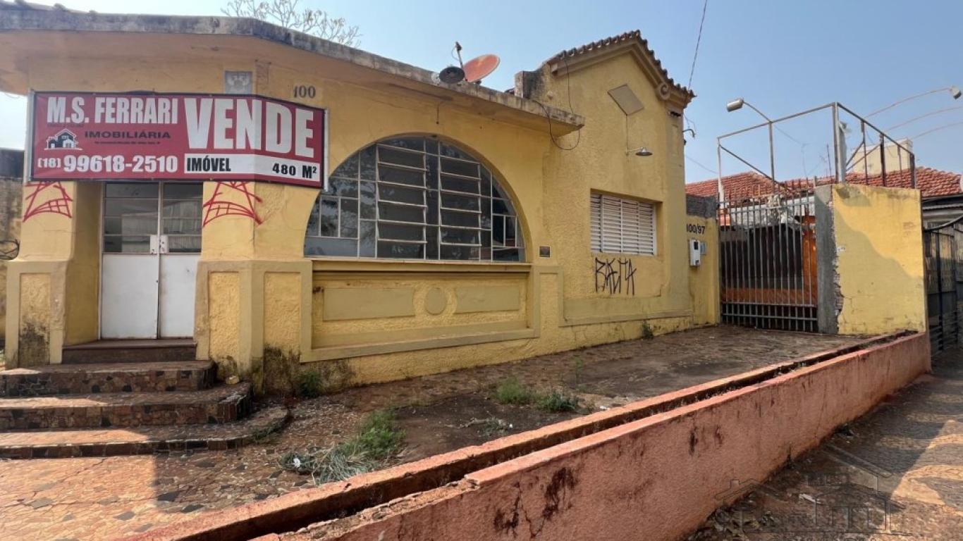 CASA NA Vila Central em Assis